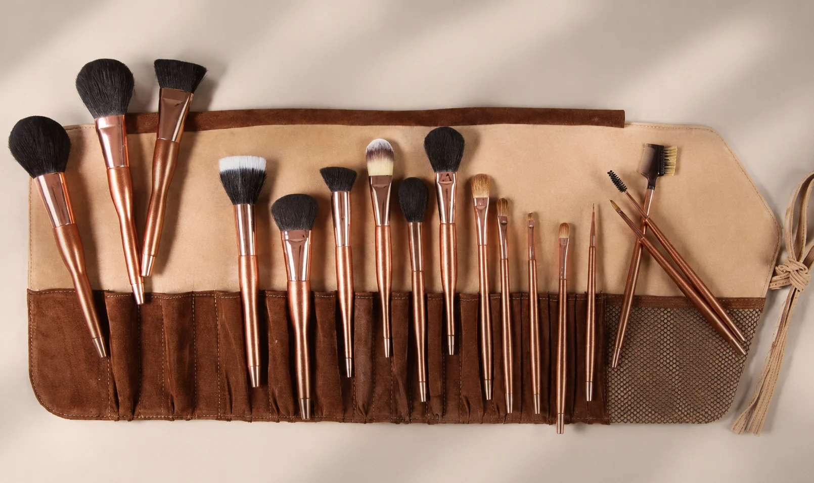 Custom makeup brush set and product-development samples for B2B sourcing